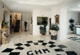 Hotel Grand Michelacci se vstupní halou