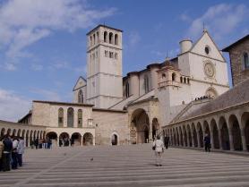 Italské město Assisi a bazilika San Francesco