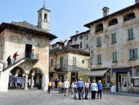 Piemont - jedna z ulic města Orta San Giulio