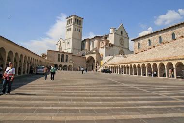 Italské město Assisi a bazilika San Francesco