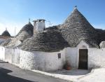 Apulská provincie Bari a bílé domky v Alberobello