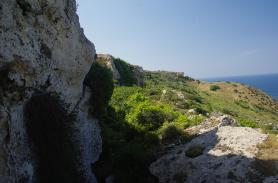 Gozo a vchod do Calypsiny jeskyně