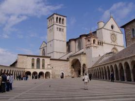 Italské město Assisi a bazilika San Francesco