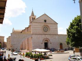 Italské město Assisi a kostel
