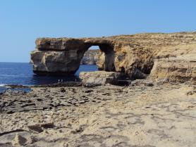 Gozo - část kamenitého pobřeží