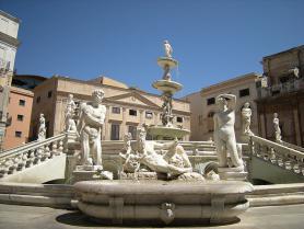 Italské město Palermo - fontána Pretoria
