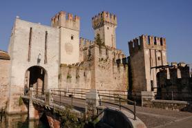 Italské město Verona s hradem Castelvecchio