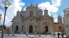 Malta a město Rabat s kostelem St. Paul’s