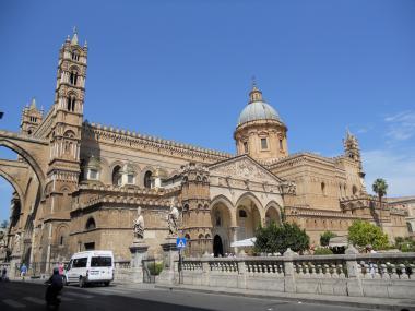 Sicilské město Palermo s katedrálou