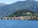 Italské jezero Lago di Como s obcí Bellagio